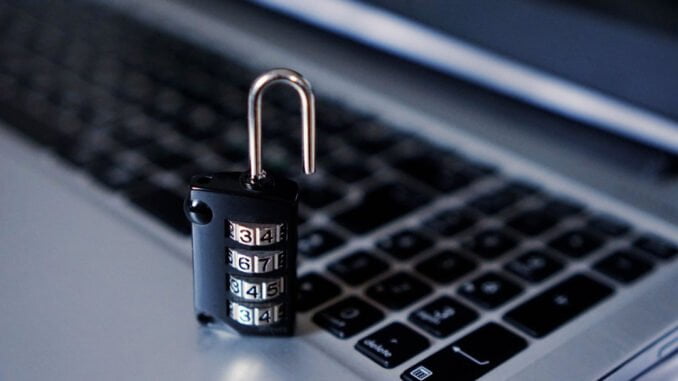 notebook_lock_security_pixabay_001 ESET kybernetická bezpečnost ilustrace