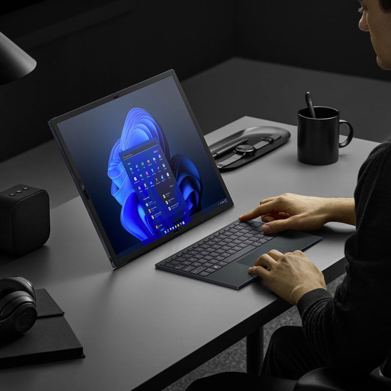 skládací notebook Asus Zenbook 17 Fold OLED