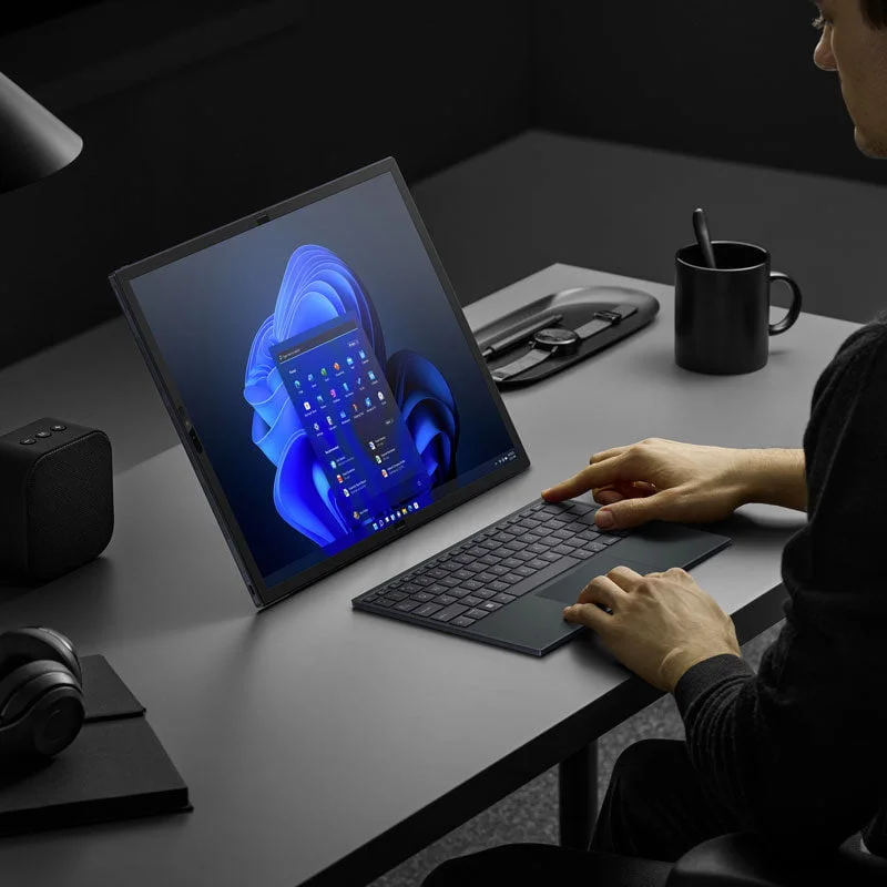 skládací notebook Asus Zenbook 17 Fold OLED