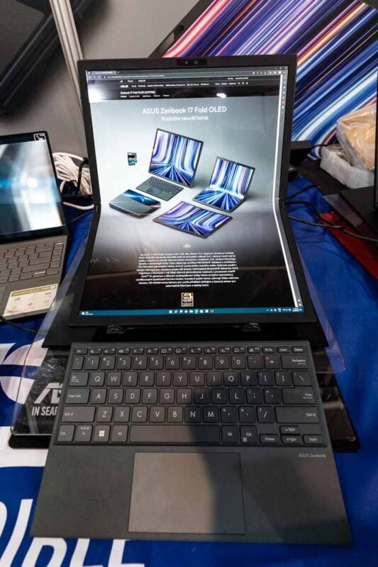 notebook ASUS Zenbook Fold OLED na Fast Day 2022