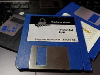 diskety pozorování zatmění slunce 2022