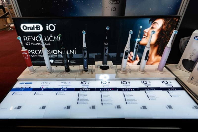 Řada zubních kartáčků Oral B na výstavě Fast Day 2022