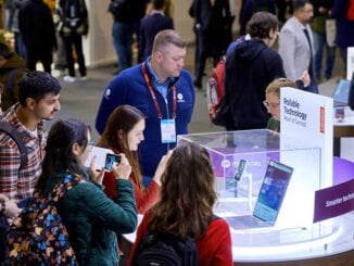 koncept telefon s rolovatelným displejem motorola rizr rollable 312 labs