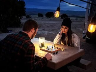 odolná lucerna s powerbankou VARTA Outdoor Ambiance Lantern L30RH cena