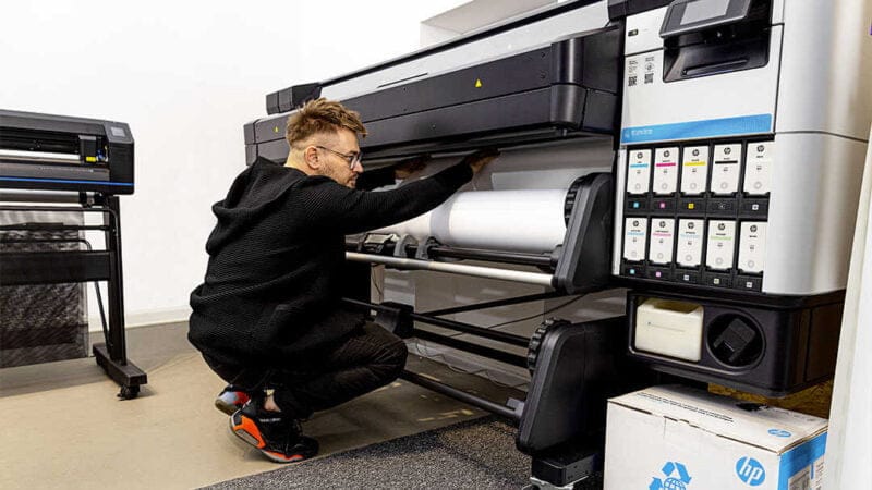 velkoformátová tiskárna s bílým inkousem HP Latex 630W