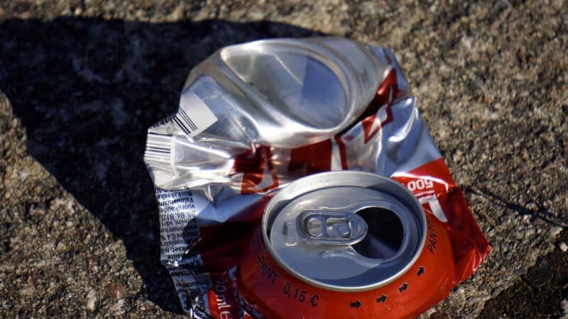 recyklace hliník plechovka plechovky hell energy