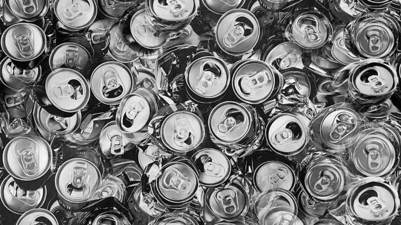 recyklace hliník plechovka plechovky hell energy