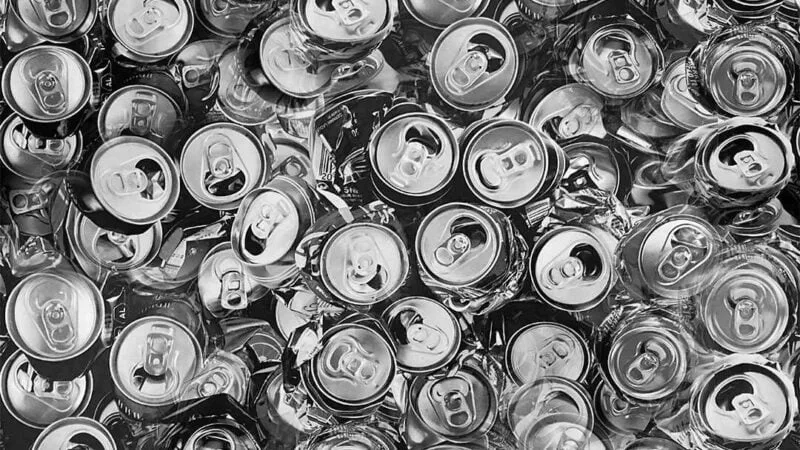 recyklace hliník plechovka plechovky hell energy