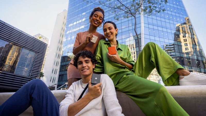 chytrý skládací telefon motorola razr 50 specifikace cena