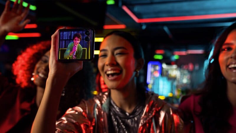 chytrý skládací telefon motorola razr 50 ultra specifikace cena