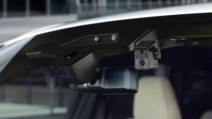 malá autokamera Mio Mivue J20, specifikace, cena